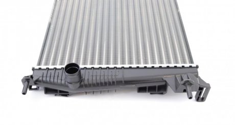 Радиатор охлаждения двигателя mahle knecht CR840001S