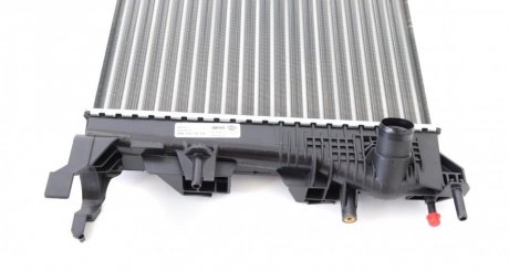 Радиатор охлаждения двигателя mahle knecht CR840001S