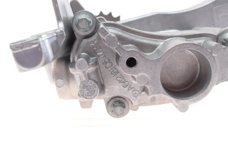 Насос масляный mercedes 6421801600