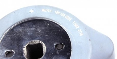 Сайлентблок (втулка) переднего амортизатора meyle 1003990025