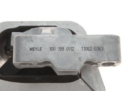 Подушка (опора) двигателя meyle 1001990112