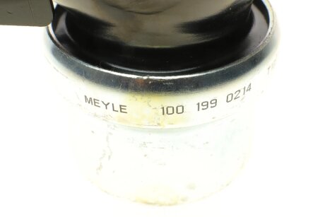 Подушка (опора) двигателя meyle 1001990214