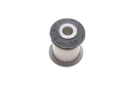 Сайлентблок переднего рычага meyle 1004070053