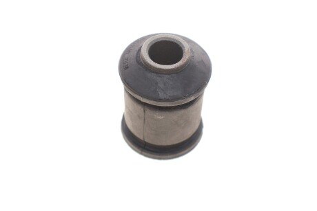 Сайлентблок переднего рычага meyle 1005010016