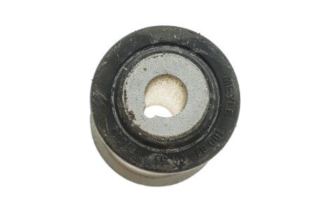 Сайлентблок переднего рычага meyle 1006100055