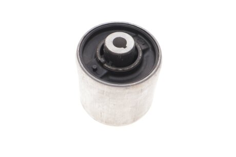 Сайлентблок переднего рычага meyle 1006100069 на Ауди A8 D5