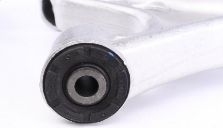 Сайлентблок переднего рычага meyle 1160500097