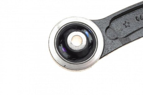 Сайлентблок переднього важеля meyle 2160500045HD