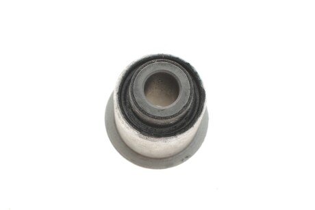 Сайлентблок переднего рычага meyle 36146100001