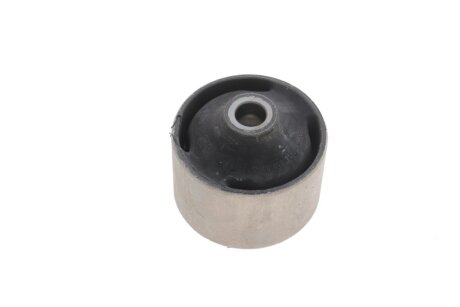 Сайлентблок переднего рычага meyle 37146100002