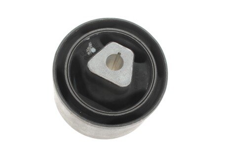 Сайлентблок переднего рычага meyle 53146100005HD