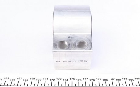 Сайлентблок переднего рычага meyle 6146100021