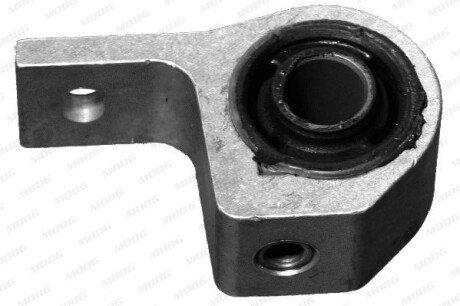 Сайлентблок переднего рычага moog CISB0224