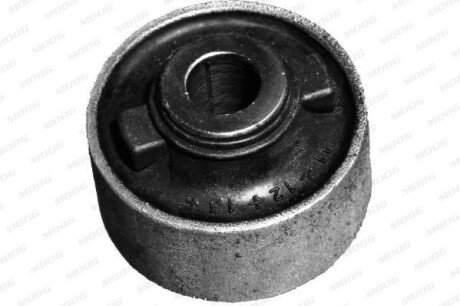 Сайлентблок переднего рычага moog PESB4744