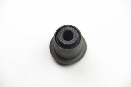 Сайлентблок переднего рычага moog RESB10477