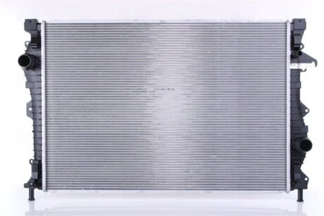 Радиатор охлаждения двигателя nissens 606681 на Рендж (ленд) ровер Эвок