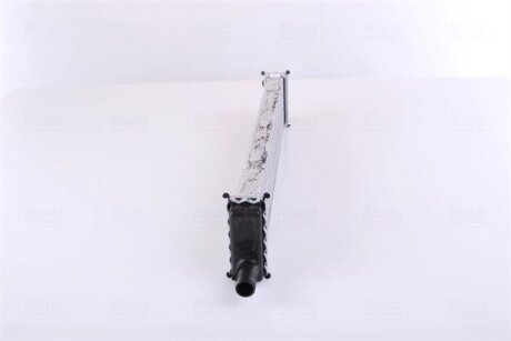 Радіатор охолодження двигуна nissens 606792