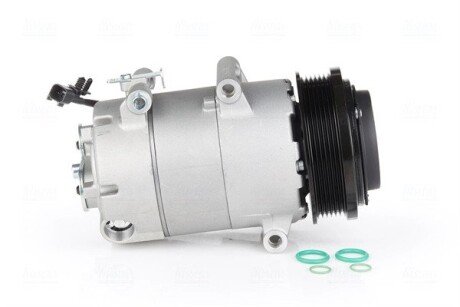 Компресор кондиціонера nissens 890090 на Форд Куга 1