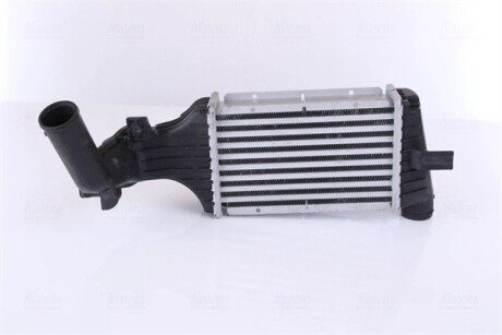 Радиатор интеркулера nissens 96788 на Опель Зафира а