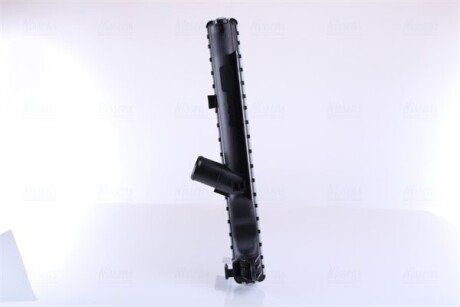 Радіатор кондиціонера Toyota Avensis 08- nissens 64693