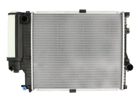 Радіатор охолодження двигуна Nissens 60607A