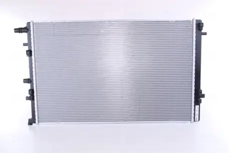 Радіатор охолодження двигуна Nissens 606762