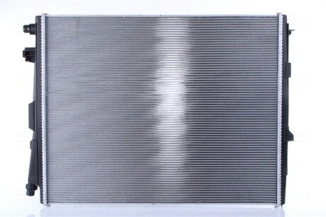 Радіатор охолодження двигуна nissens 606784