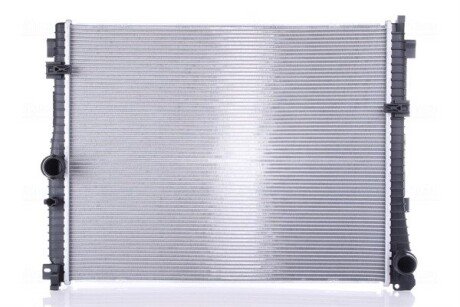 Радиатор охлаждения двигателя nissens 606785 на Рено 11