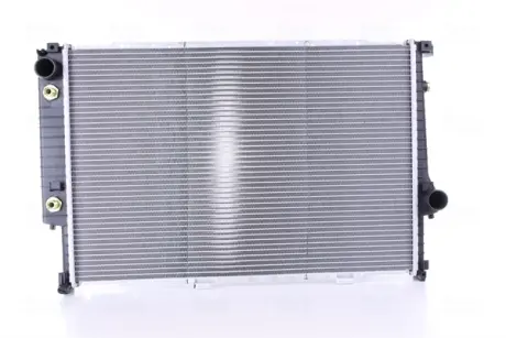 Радіатор охолодження двигуна Nissens 60748A