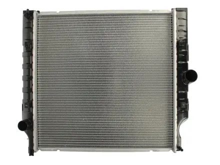 Радіатор охолодження двигуна Nissens 61026