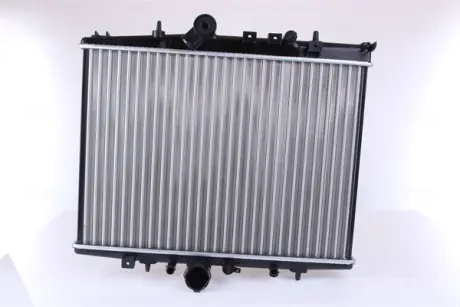 Радіатор охолодження двигуна Nissens 61295A
