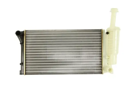 Радіатор охолодження двигуна Nissens 617852