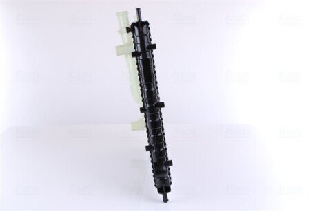 Радіатор охолодження двигуна nissens 61808