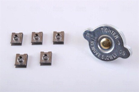 Радіатор охолодження двигуна nissens 62408A