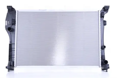 Радиатор охлаждения двигателя nissens 627044 Мерседес Gla