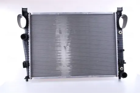 Радіатор охолодження двигуна Nissens 62774A