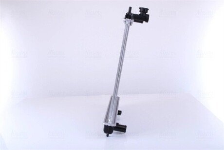 Радіатор охолодження двигуна nissens 62902A