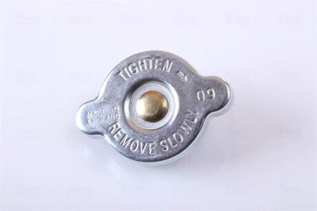 Радіатор охолодження двигуна nissens 62902A