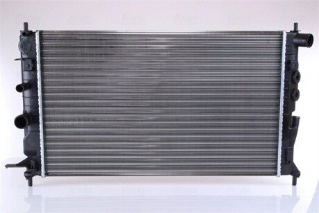 Радіатор охолодження двигуна nissens 63013A на Опель Вектра б