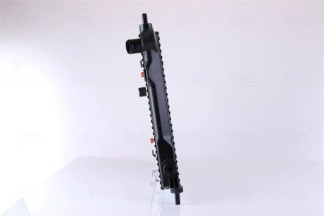 Радиатор охлаждения двигателя nissens 63253A