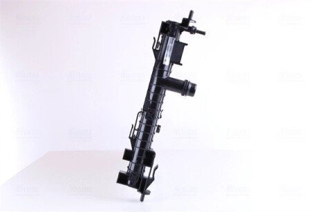 Радіатор охолодження двигуна nissens 636042