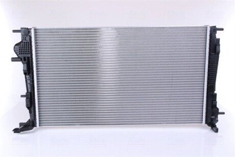Радиатор охлаждения двигателя nissens 637607