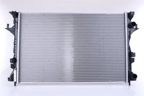 Радиатор охлаждения двигателя nissens 637642 Рено Лагуна 2