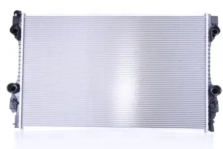 Радіатор охолодження двигуна Nissens 63779
