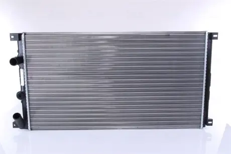 Радіатор охолодження двигуна Nissens 63812A