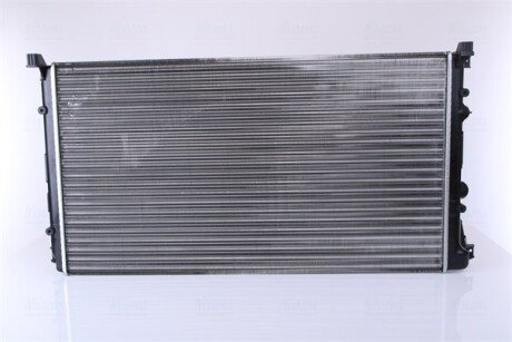 Радиатор охлаждения двигателя nissens 63819