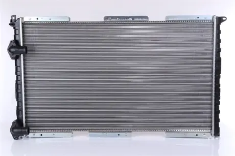Радіатор охолодження двигуна Nissens 63922