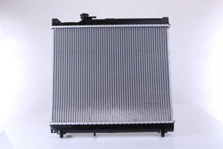 Радіатор охолодження двигуна nissens 64165