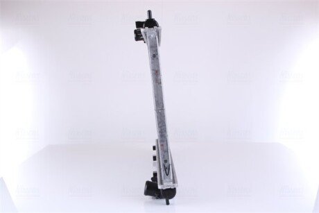 Радіатор охолодження двигуна nissens 64643A