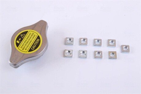 Радиатор охлаждения двигателя nissens 64670A